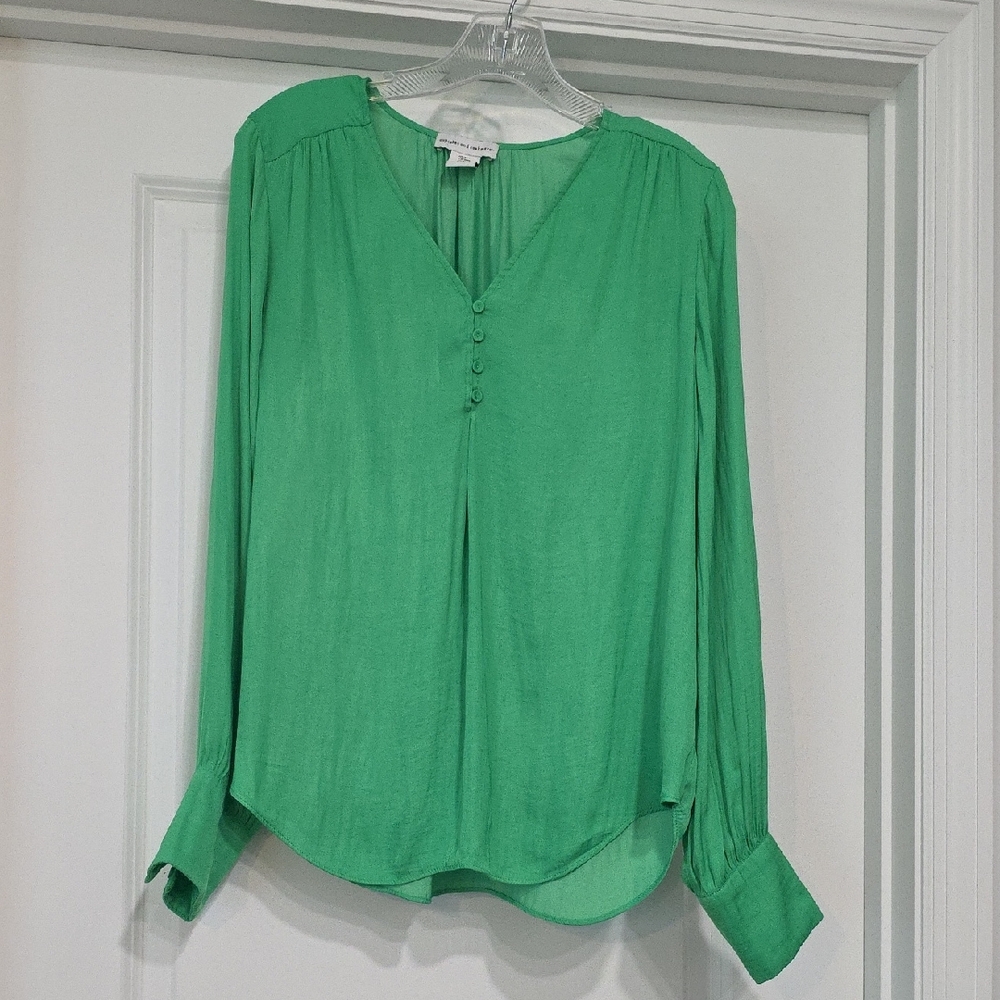 cupcakes & cashmere Vibrant Green Blouse